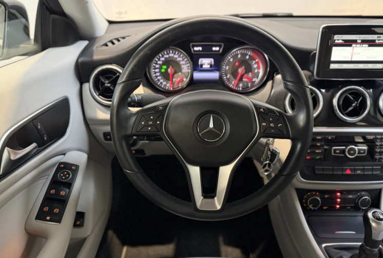 Mercedes CLA 180 1,6 122 INSPIRATION - Première main - Faible kilométrage