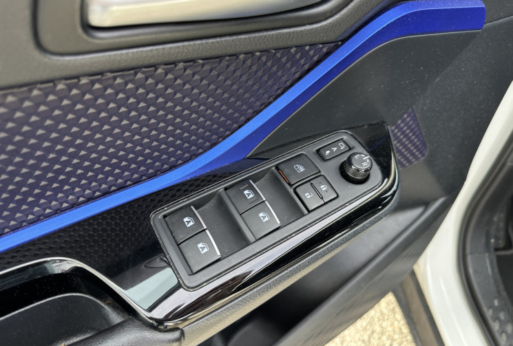 Toyota C-HR  I 1.8 VVT-i 122CV  Hybrid 2WD CVT GRAPHIC