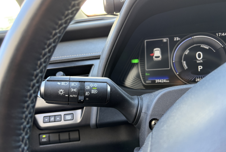 Lexus UX 300E Luxe 205 ch 2wd bva 40 000 KM – BATTERIE 98 % – CARPLAY – CAMÉRA