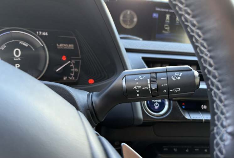 Lexus UX 300E Luxe 205 ch 77ppm 72.8kwh 2wd bva*carplay*camera pano*sieges chauffant/ventilés