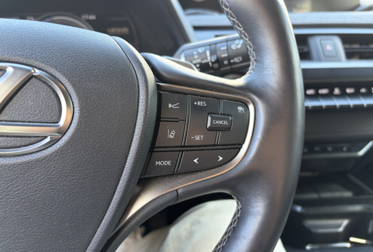 Lexus UX 300E Luxe 205 ch 77ppm 72.8kwh 2wd bva*carplay*camera pano*sieges chauffant/ventilés