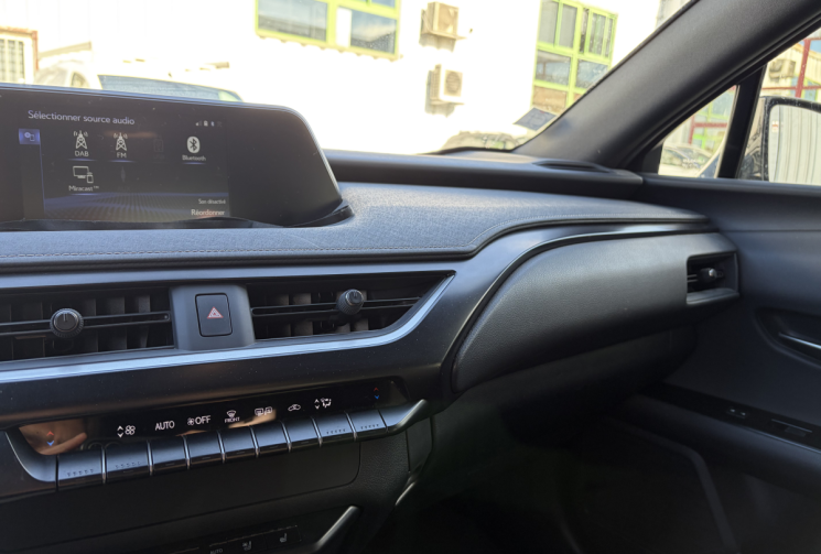 Lexus UX 300E Luxe 205 ch 77ppm 72.8kwh 2wd bva*carplay*camera pano*sieges chauffant/ventilés