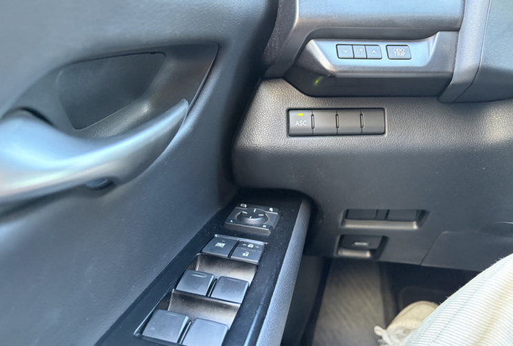 Lexus UX 300E Luxe 205 ch 2wd bva 40 000 KM – BATTERIE 98 % – CARPLAY – CAMÉRA