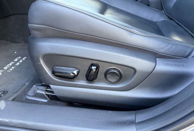 Lexus UX 300E Luxe 205 ch 77ppm 72.8kwh 2wd bva*carplay*camera pano*sieges chauffant/ventilés