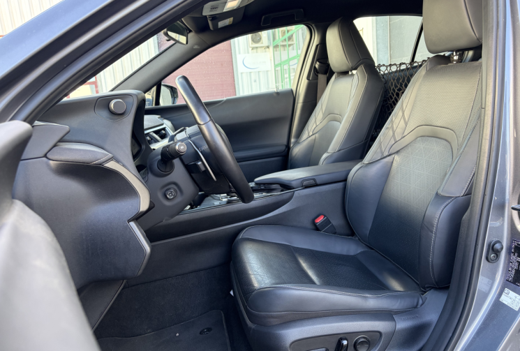 Lexus UX 300E Luxe 205 ch 2wd bva 40 000 KM – BATTERIE 98 % – CARPLAY – CAMÉRA