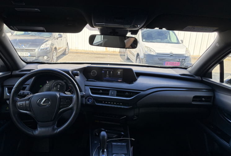 Lexus UX 300E Luxe 205 ch 2wd bva 40 000 KM – BATTERIE 98 % – CARPLAY – CAMÉRA