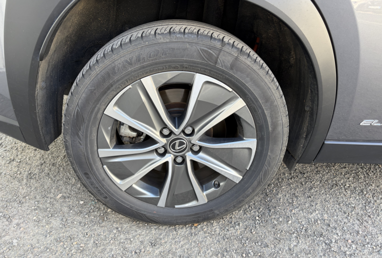 Lexus UX 300E Luxe 205 ch 2wd bva 40 000 KM – BATTERIE 98 % – CARPLAY – CAMÉRA