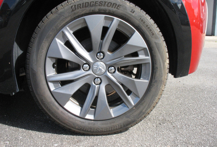 Peugeot 208 Electrique 50 kWh 136 Allure I-COCKPIT 3D