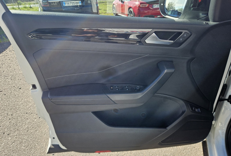 Volkswagen T-Roc 2.0 TDI 150 R-LINE DSG7 FRANCAIS FULL OPTIONS