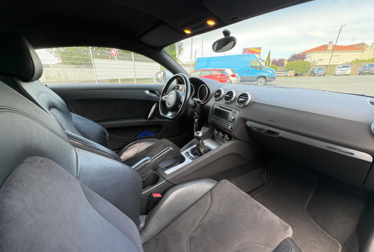 Audi TT  série 2 Coupé 3.2 i V6 Quattro 250 DESIGN EDITION / GARANTIE 12 MOIS 