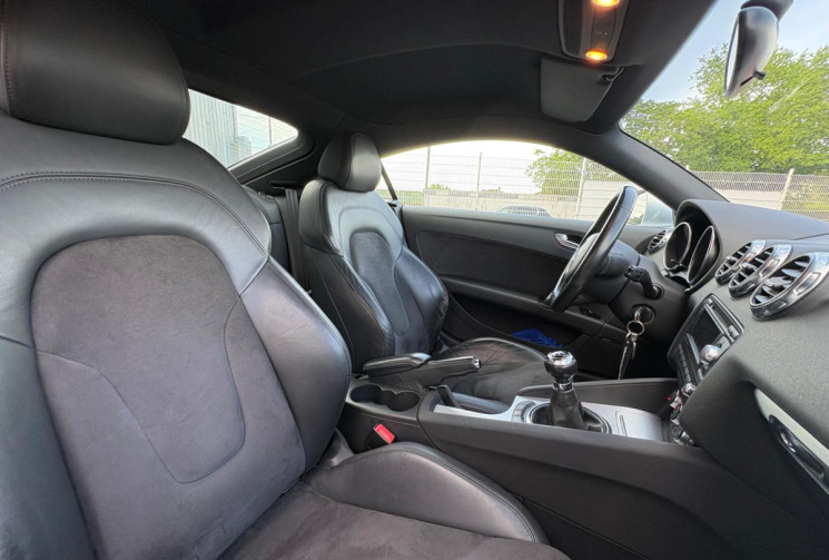 Audi TT  série 2 Coupé 3.2 i V6 Quattro 250 DESIGN EDITION / GARANTIE 12 MOIS 