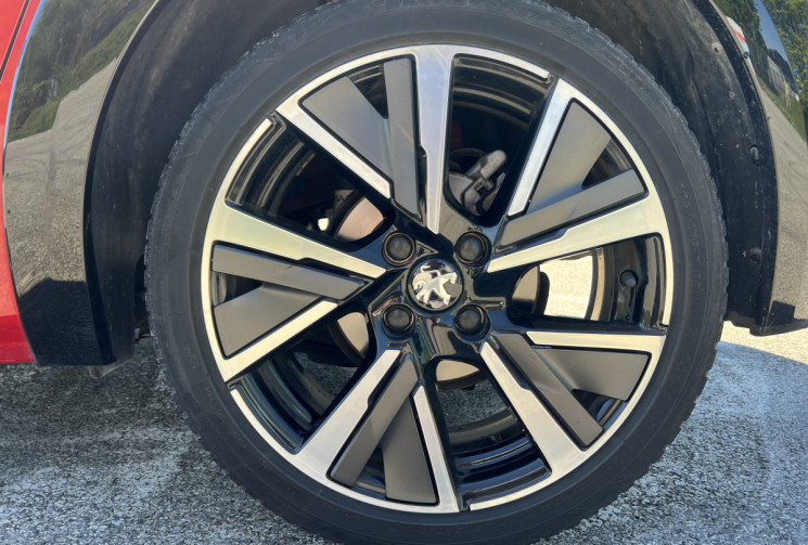 Peugeot 208  1.2 Puretech 100 GT Line / Distribution faite