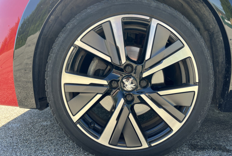 Peugeot 208  1.2 Puretech 100 GT Line / Distribution faite