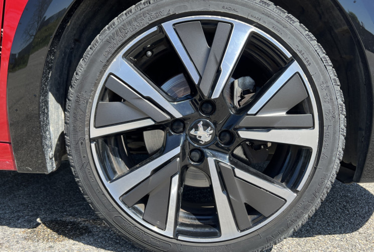 Peugeot 208  1.2 Puretech 100 GT Line / Distribution faite