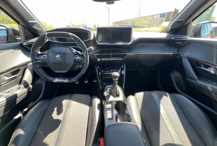 Peugeot 208  1.2 Puretech 100 GT Line / Distribution faite