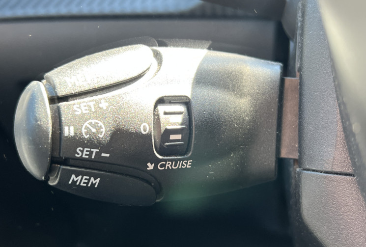 Peugeot 208  1.2 Puretech 100 GT Line / Distribution faite