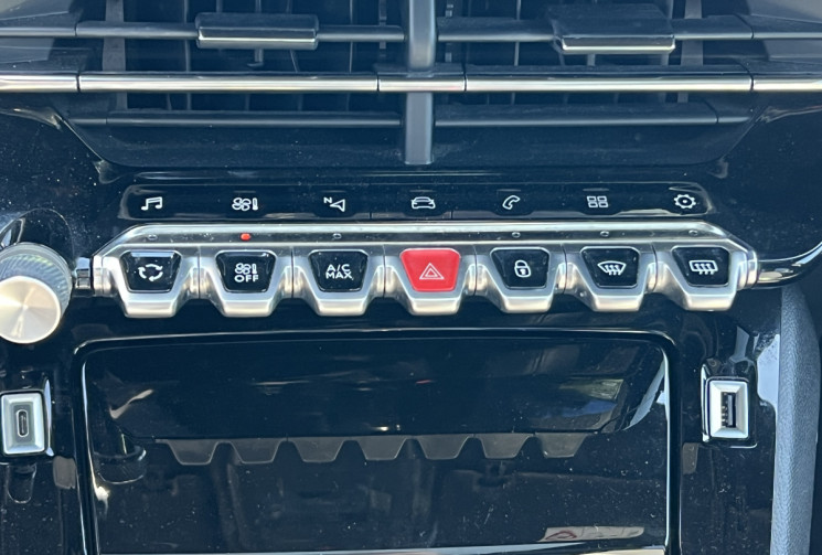 Peugeot 208  1.2 Puretech 100 GT Line / Distribution faite