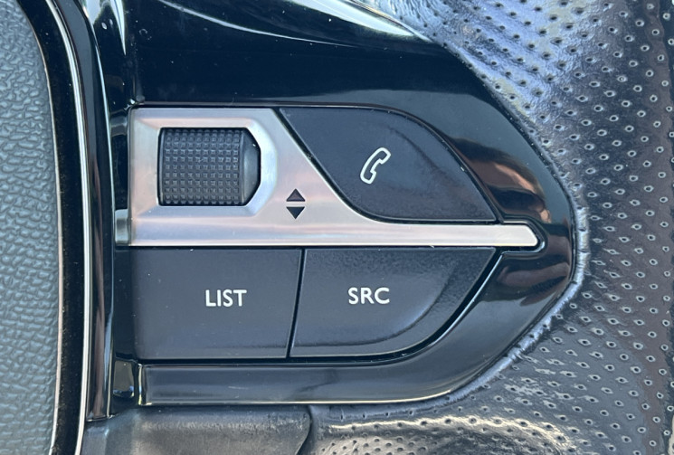 Peugeot 208  1.2 Puretech 100 GT Line / Distribution faite