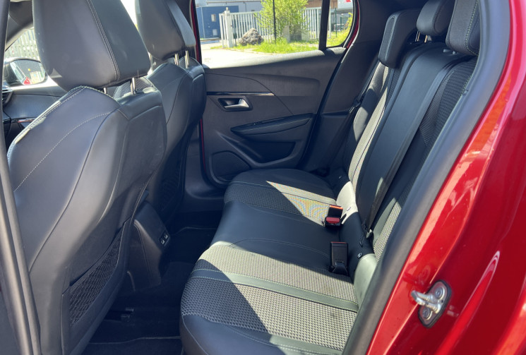 Peugeot 208  1.2 Puretech 100 GT Line / Distribution faite