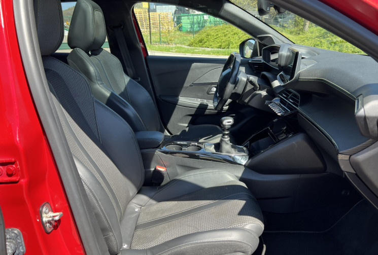 Peugeot 208  1.2 Puretech 100 GT Line / Distribution faite