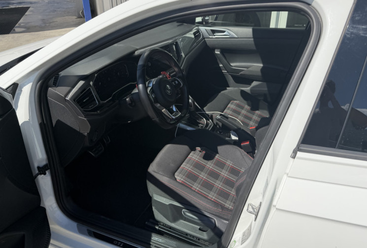 Volkswagen Polo 2.0 TSI 200 SS DSG6 GTI - CarPlay - Sièges chauffants