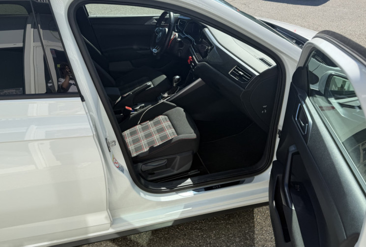 Volkswagen Polo 2.0 TSI 200 SS DSG6 GTI - CarPlay - Sièges chauffants