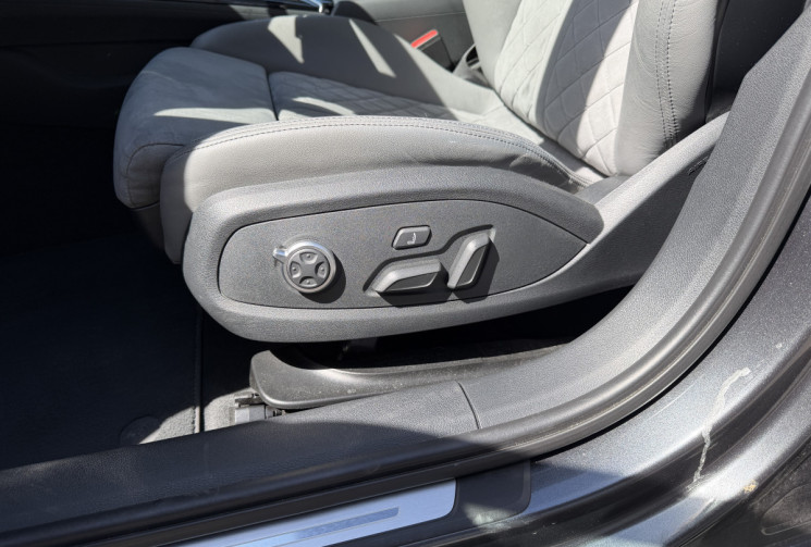 Audi A4 Avant 35 TFSI 150 ch S line S tronic 7 / Historique Audi / B&O / Sièges élec massants