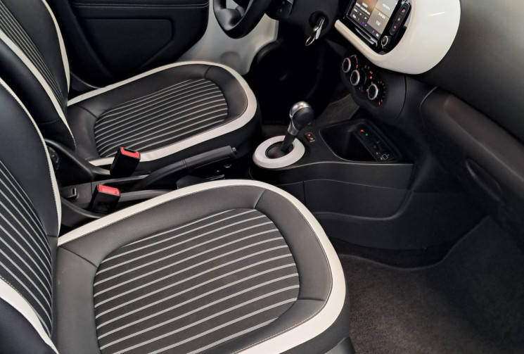 Renault Twingo  III 0.9 TCe 95 INTENS  EDC6 - CARPLAY - SUIVI RENAULT - 