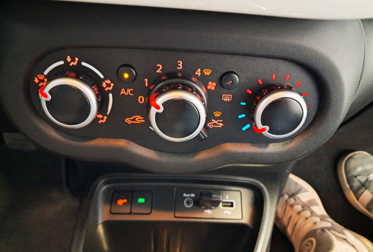 Renault Twingo  III 0.9 TCe 95 INTENS  EDC6 - CARPLAY - SUIVI RENAULT - 