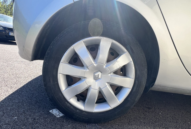 Renault Clio III 5 Portes 1.5 dCi 86 cv