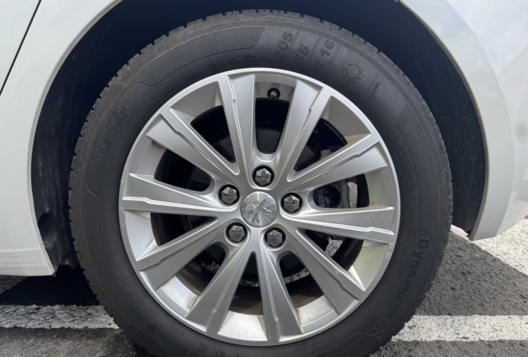 Peugeot 308 II Phase II 1.5 BlueHDi 16V EAT8 S&S 130 cv // Boîte automatique