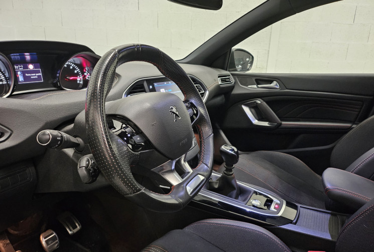 Peugeot 308 1.2 130 CV GT line / sono denon / toit pano 