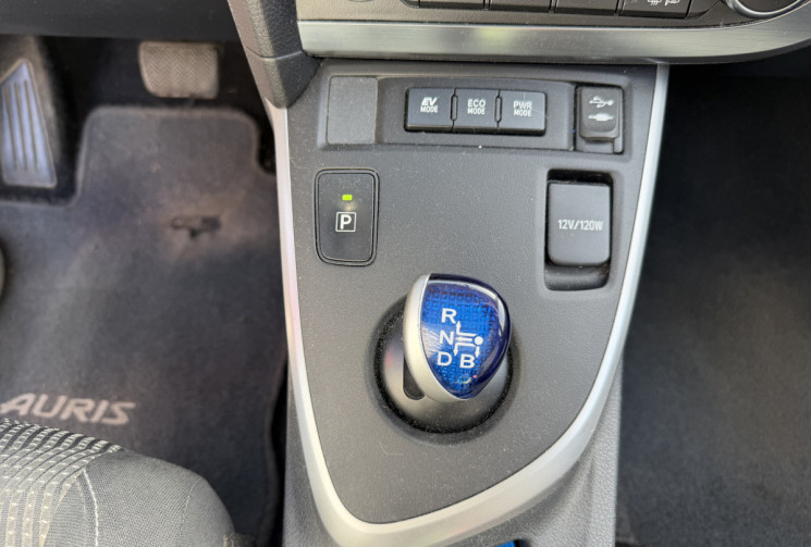 Toyota AURIS 1.8 HYBRID 136H CONNECT