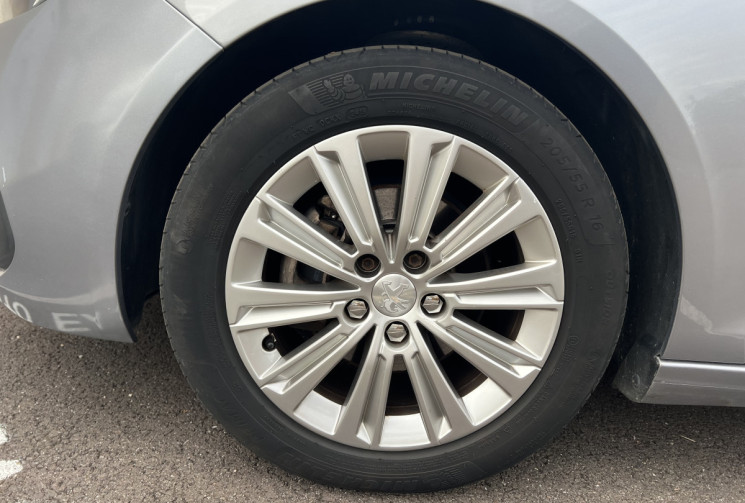 Peugeot 308 II (T9) Phase II 1.2 THP Puretech EAT6 130 cv Boîte auto ALLURE