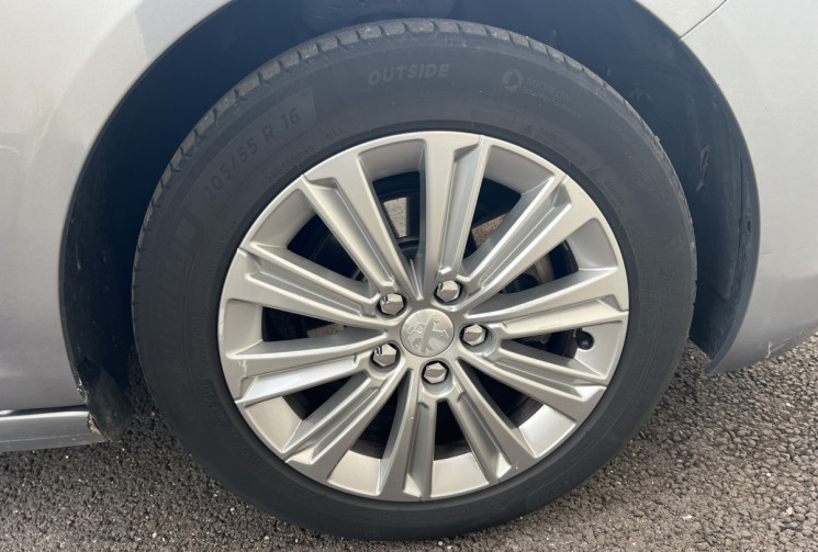 Peugeot 308 II (T9) Phase II 1.2 THP Puretech EAT6 130 cv Boîte auto ALLURE