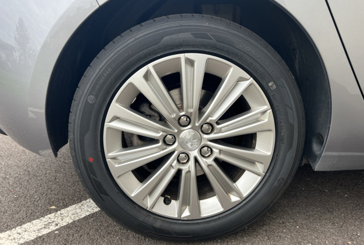 Peugeot 308 II (T9) Phase II 1.2 THP Puretech EAT6 130 cv Boîte auto ALLURE