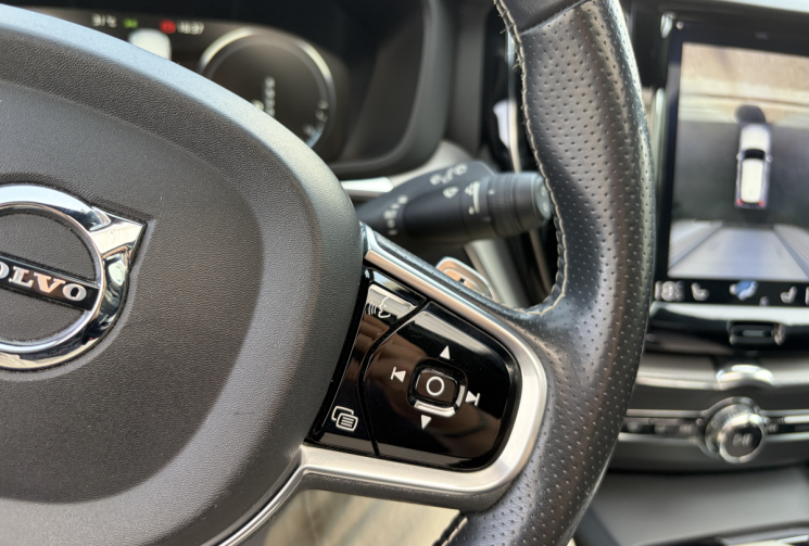 Volvo XC60 2.0L T8 407cH 320 TWIN-ENGINE PHEV HYBRID R-DESIGN AWD GEARTRONIC Toit ouvrant*carplay