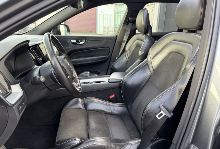 Volvo XC60 2.0L T8 407cH 320 TWIN-ENGINE PHEV HYBRID R-DESIGN AWD GEARTRONIC Toit ouvrant*carplay