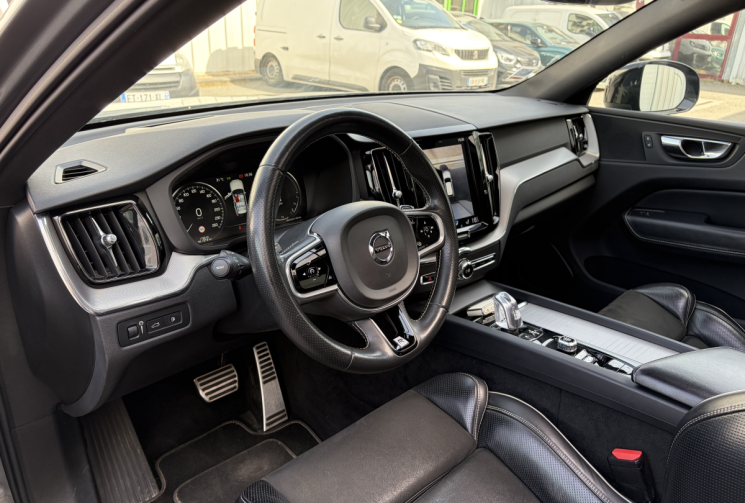 Volvo XC60 2.0L T8 407cH 320 TWIN-ENGINE PHEV HYBRID R-DESIGN AWD GEARTRONIC Toit ouvrant*carplay