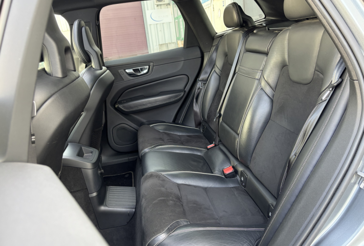 Volvo XC60 2.0L T8 407cH 320 TWIN-ENGINE PHEV HYBRID R-DESIGN AWD GEARTRONIC Toit ouvrant*carplay