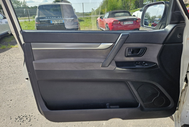 Mitsubishi Pajero IV 3.2 DID 200 4X4 3P BVM