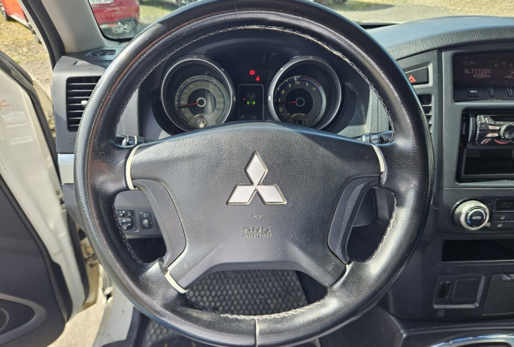 Mitsubishi Pajero IV 3.2 DID 200 4X4 3P BVM