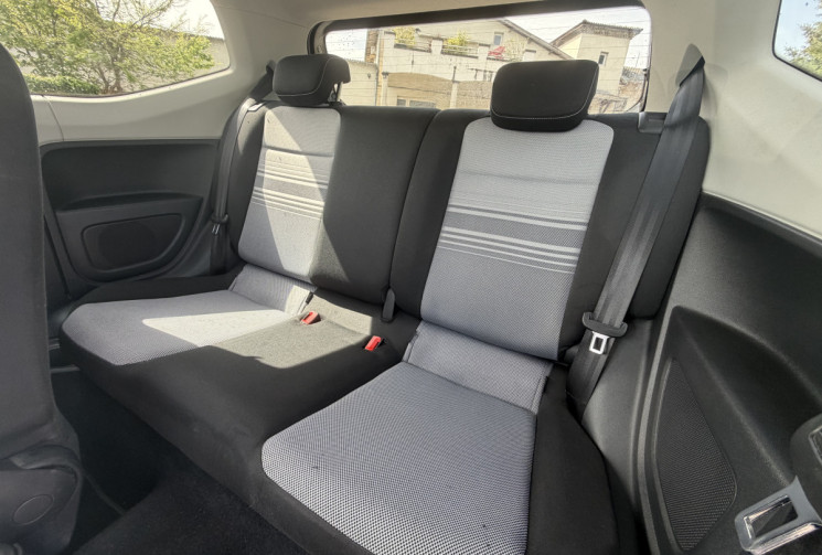 Volkswagen up! 1.0 / 75 CH / BLACK UP