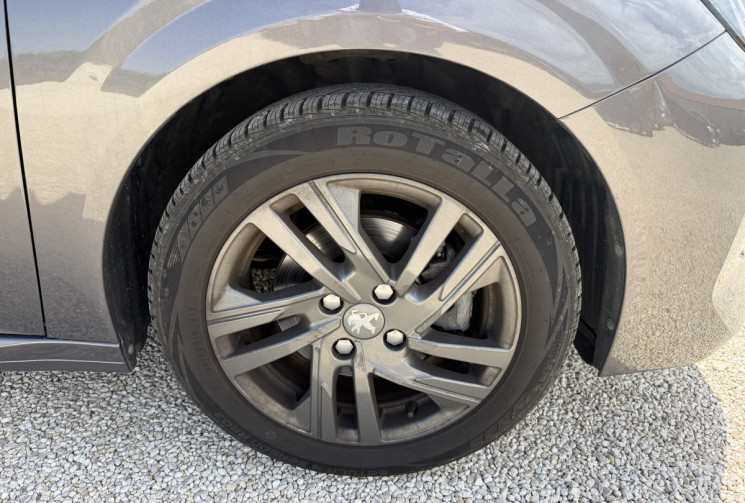 Peugeot 208 1.2 PURETECH 100 STYLE / ATTELAGE 