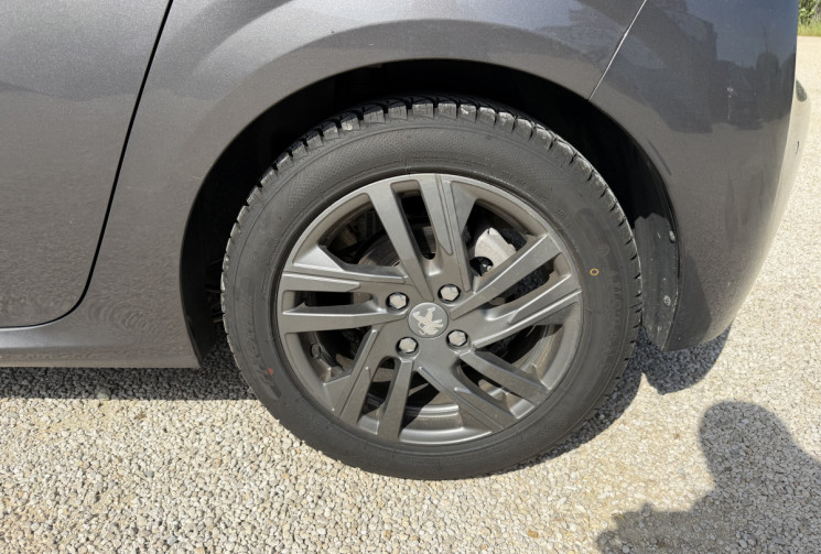 Peugeot 208 1.2 STYLE 100 BVM6 / ATTELAGE / 14500 KMS