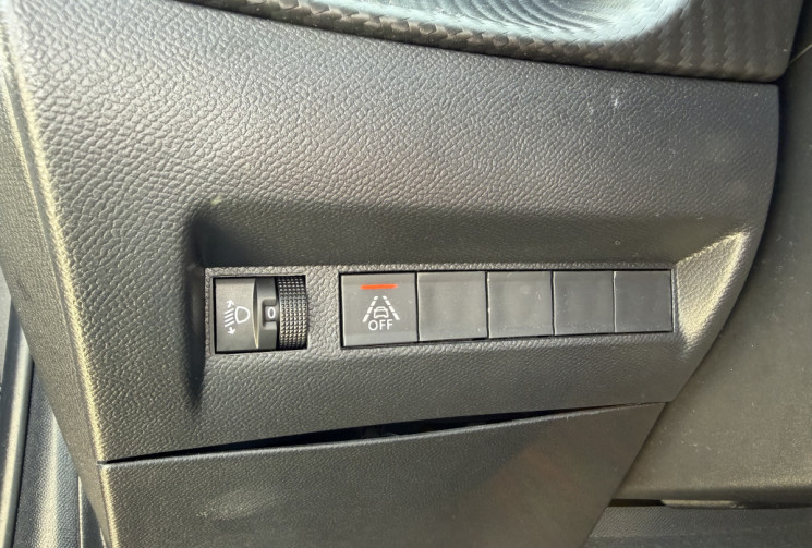 Peugeot 208 1.2 STYLE 100 BVM6 / ATTELAGE / 14500 KMS