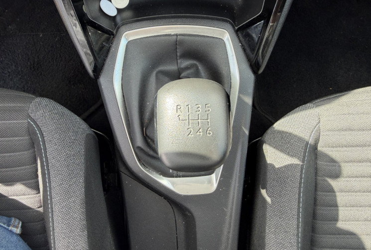 Peugeot 208 1.2 PURETECH 100 STYLE / ATTELAGE 