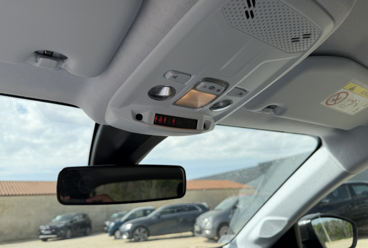Peugeot 208 1.2 PURETECH 100 STYLE / ATTELAGE 