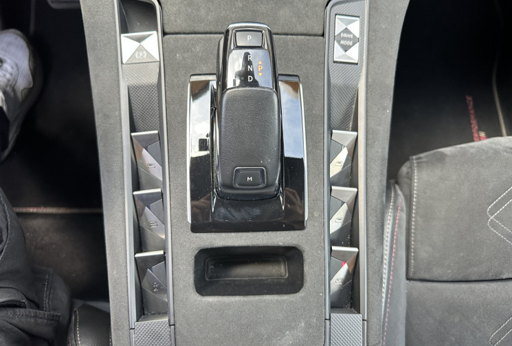 DS DS 7 Crossback 2.0 Blue HDi S&S 180 cv Boîte auto