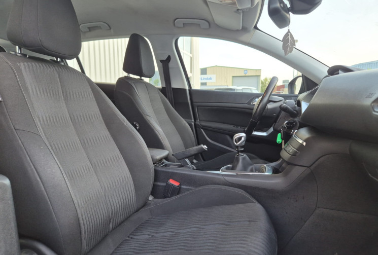 Peugeot 308 II (T9) 1.6 BLUEHDI 120 CV* DISTRIBUTION OK * RADAR DE RECUL * CLIM 